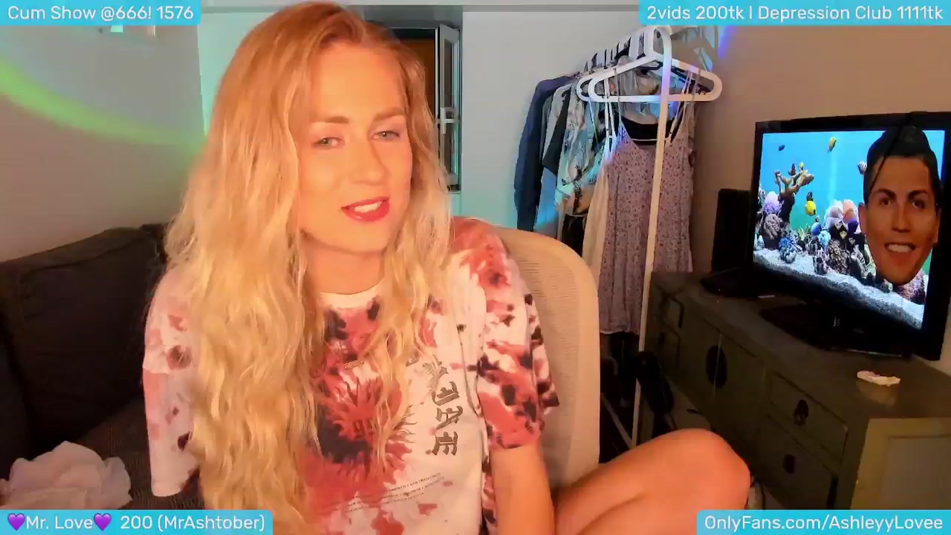 Gallery image thumbnail from AshleyLove's myfreecams stream on, 07/10/2024, 24:18 image 6 of 20