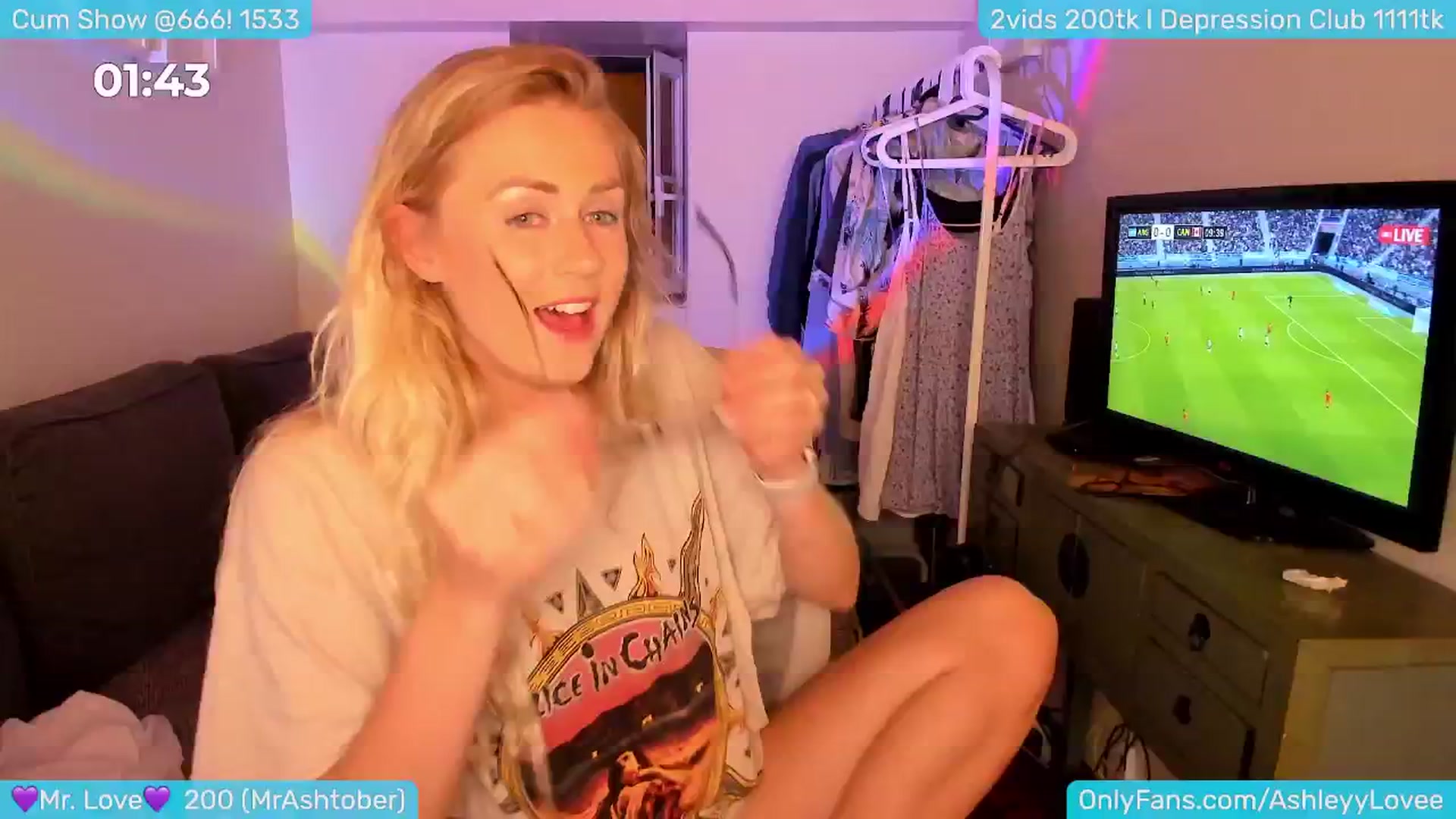 Gallery image thumbnail from AshleyLove's myfreecams stream on, 07/10/2024, 24:21 image 12 of 20