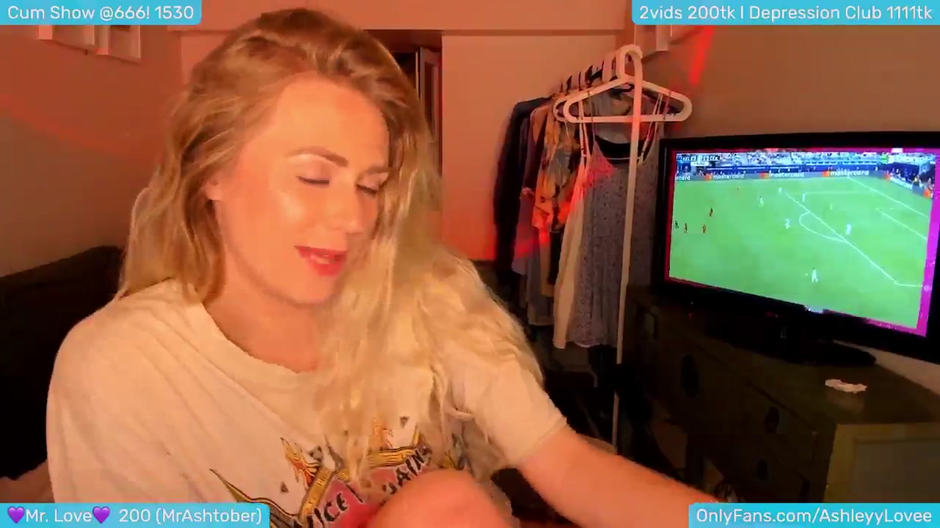 Gallery image thumbnail from AshleyLove's myfreecams stream on, 07/10/2024, 24:21 image 19 of 20