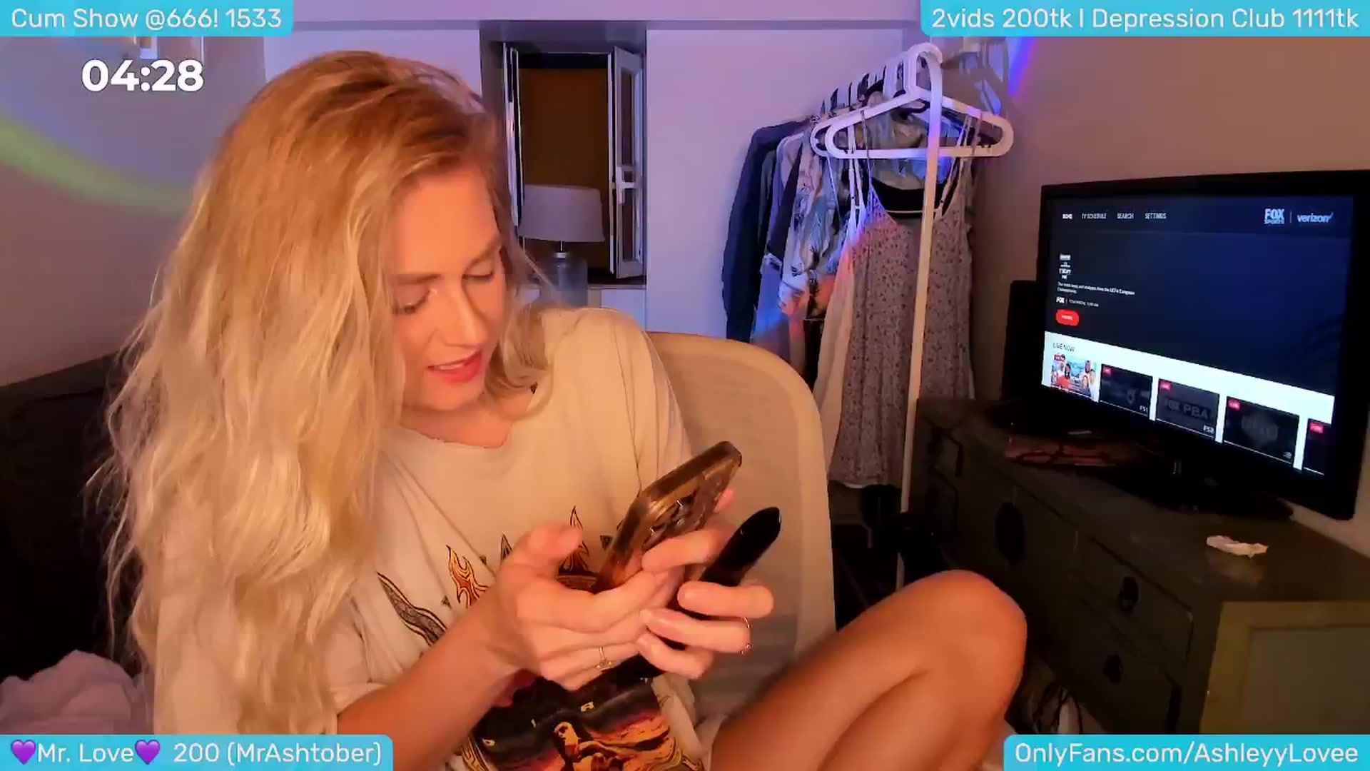 Gallery image thumbnail from AshleyLove's myfreecams stream on, 07/10/2024, 24:21 image 9 of 20