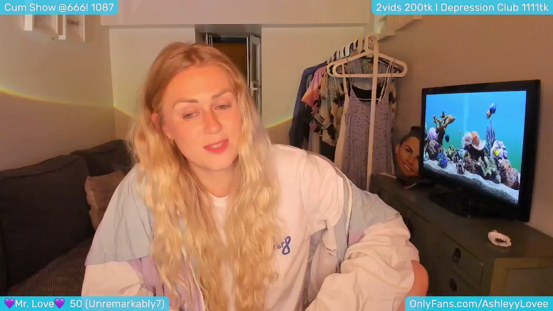 Gallery image thumbnail from AshleyLove's myfreecams stream on, 07/13/2024, 23:10 image 19 of 20