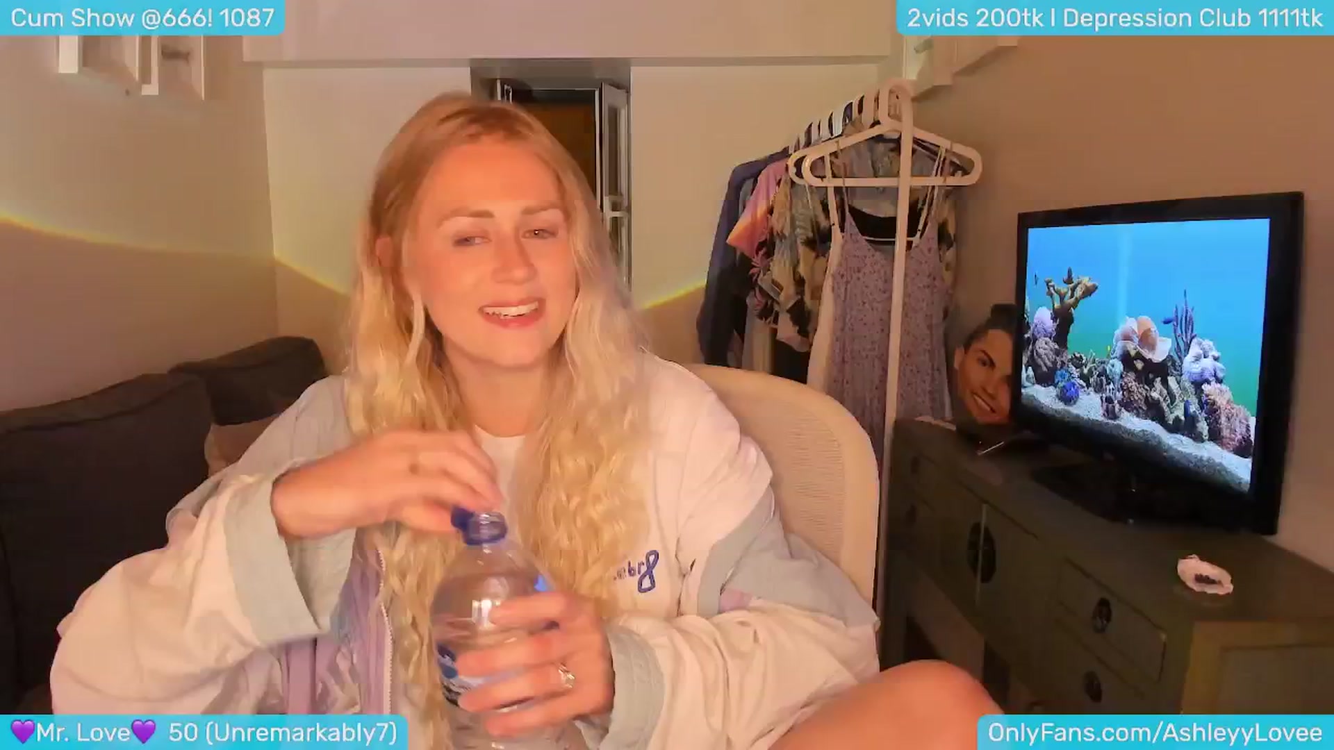Gallery image thumbnail from AshleyLove's myfreecams stream on, 07/13/2024, 23:10 image 16 of 20