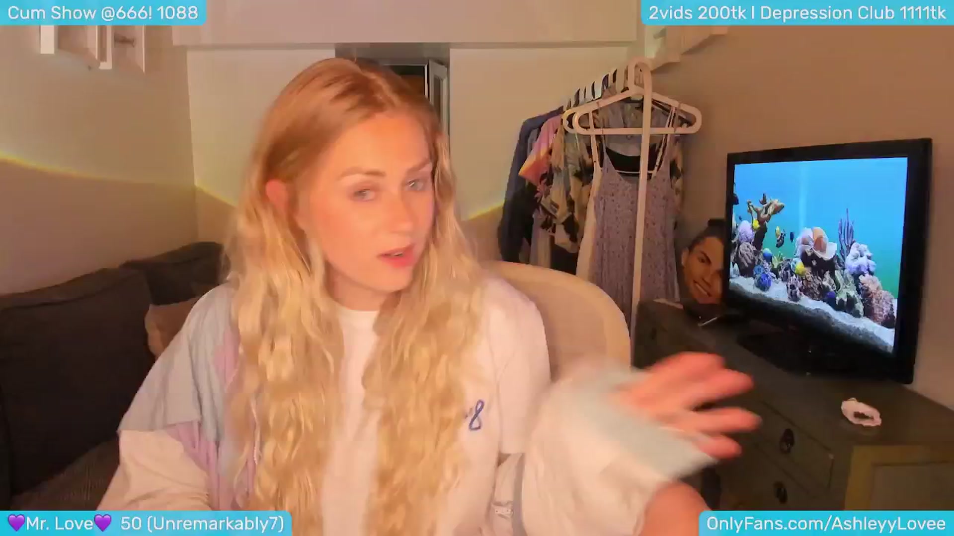 Gallery image thumbnail from AshleyLove's myfreecams stream on, 07/13/2024, 23:10 image 15 of 20