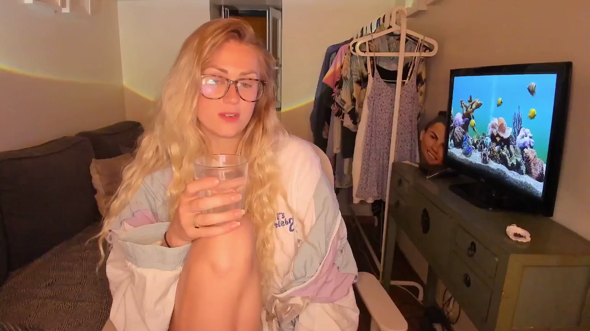 Gallery image thumbnail from AshleyLove's myfreecams stream on, 07/14/2024, 01:12 image 17 of 20
