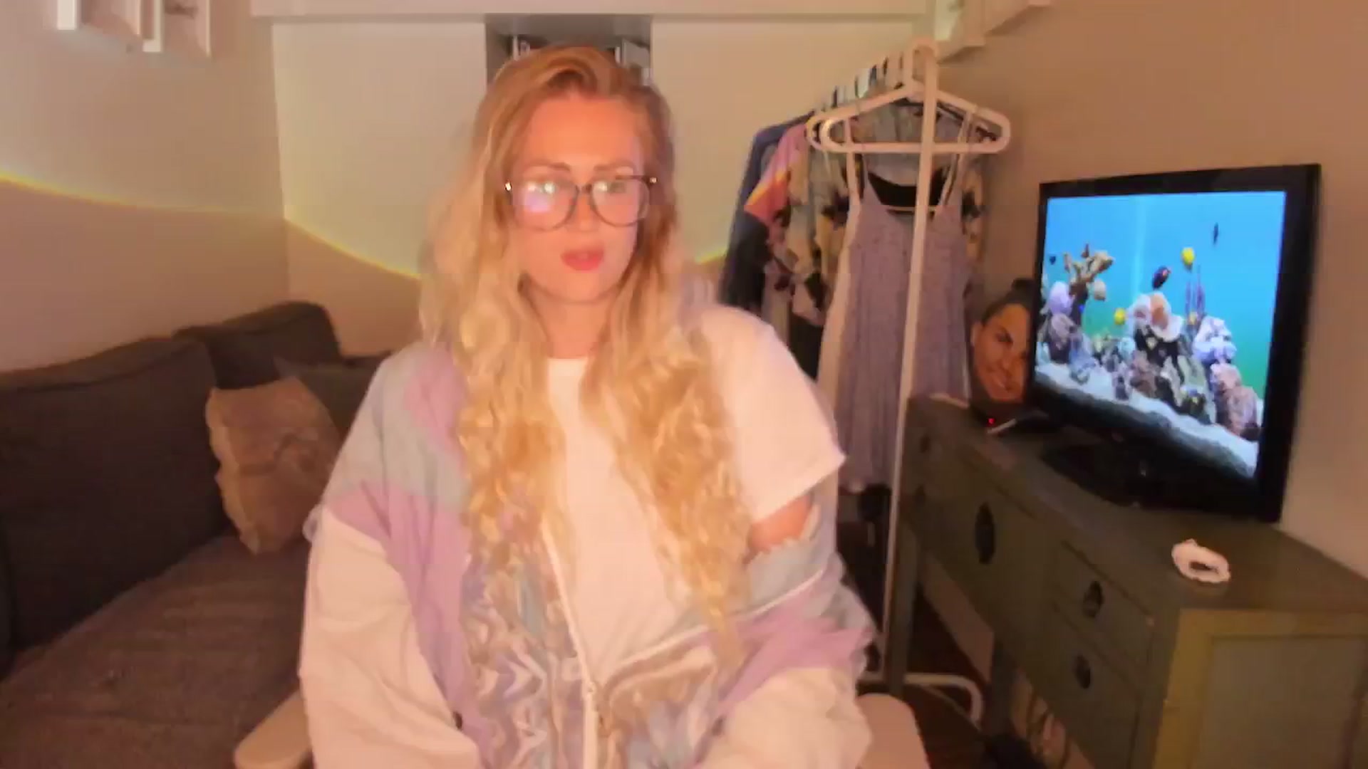 Gallery image thumbnail from AshleyLove's myfreecams stream on, 07/14/2024, 01:12 image 18 of 20
