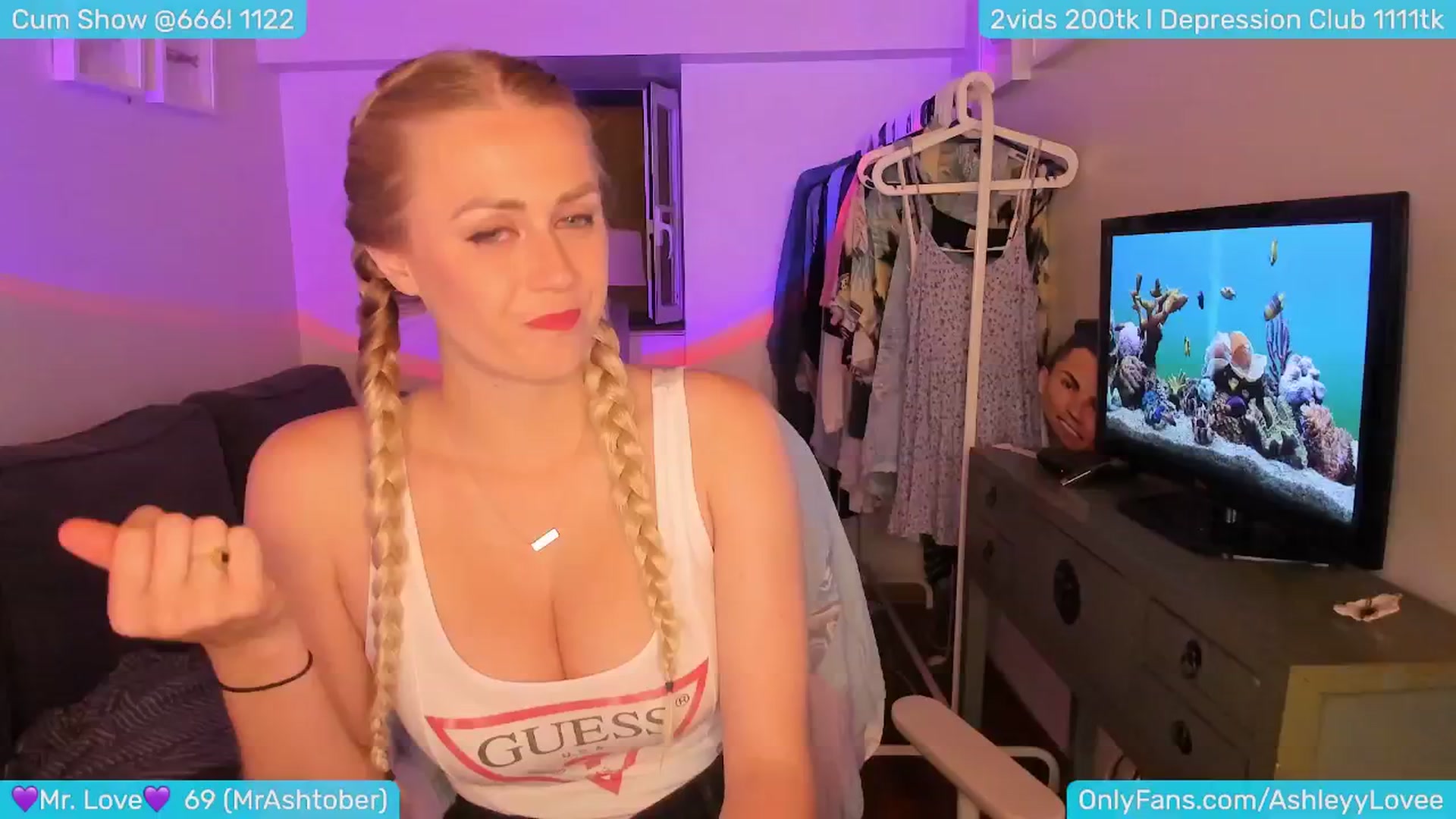 Gallery image thumbnail from AshleyLove's myfreecams stream on, 07/16/2024, 24:10 image 7 of 20