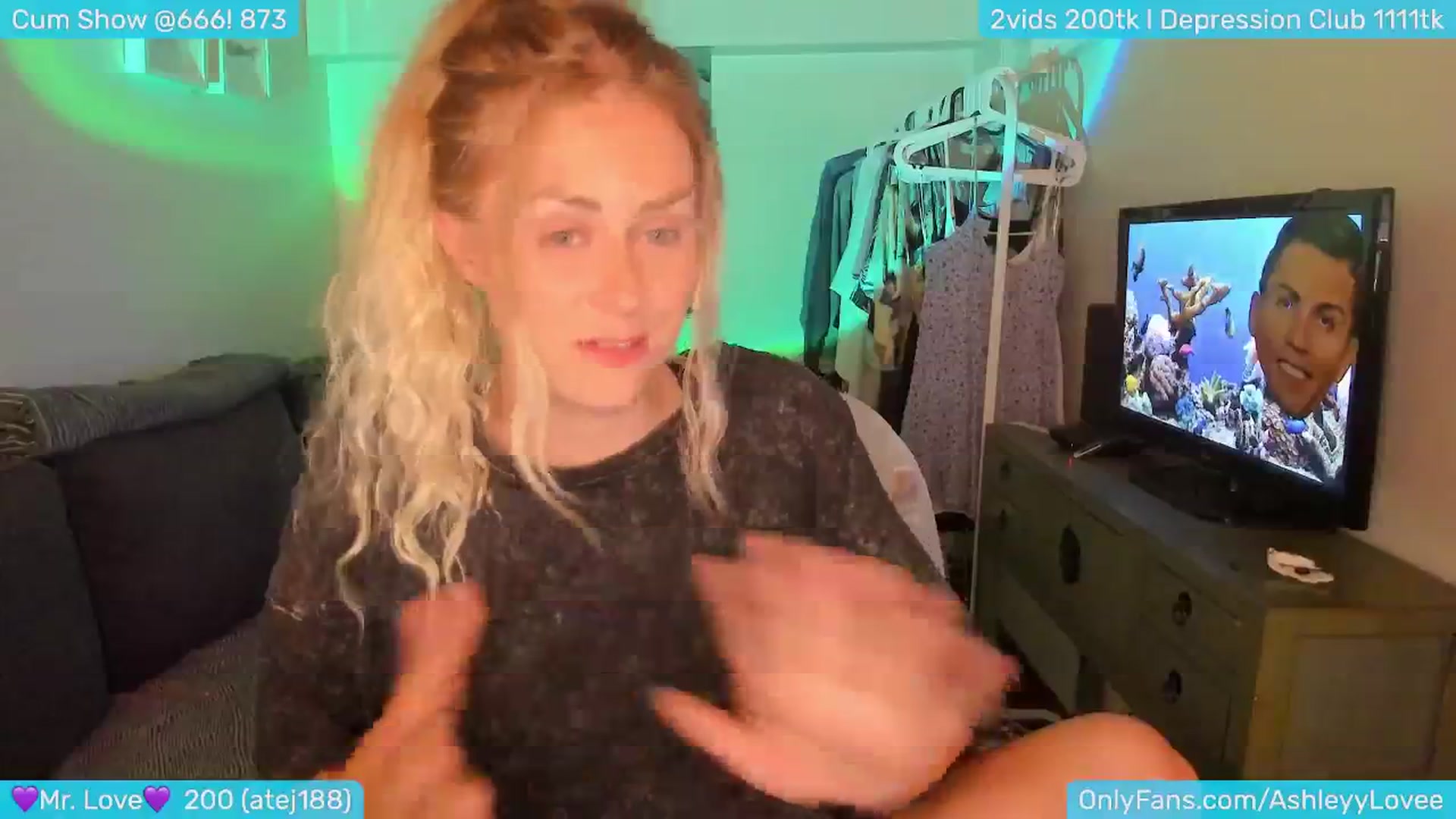 Gallery image thumbnail from AshleyLove's myfreecams stream on, 07/19/2024, 24:51 image 6 of 20