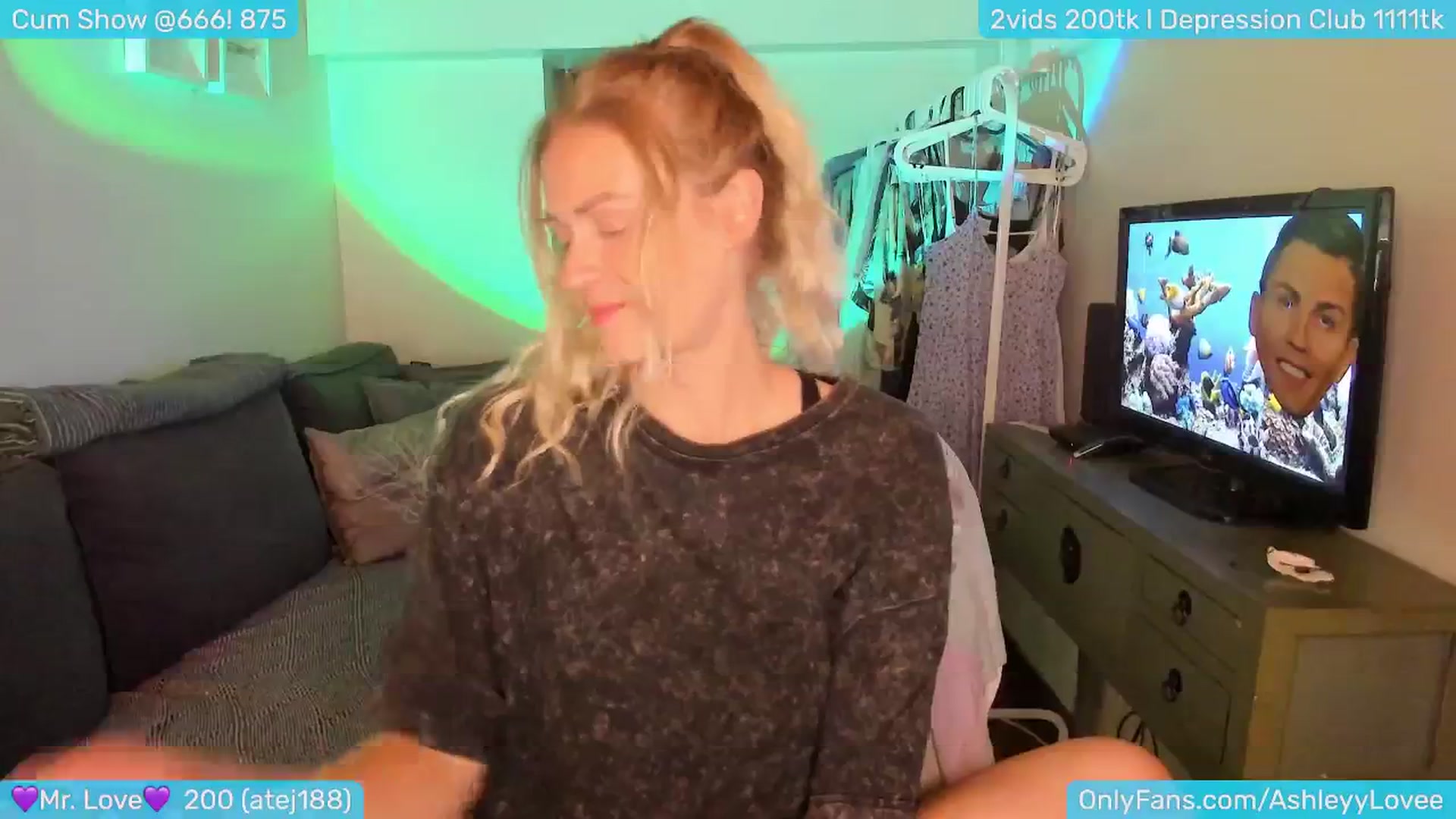 Gallery image thumbnail from AshleyLove's myfreecams stream on, 07/19/2024, 24:51 image 5 of 20