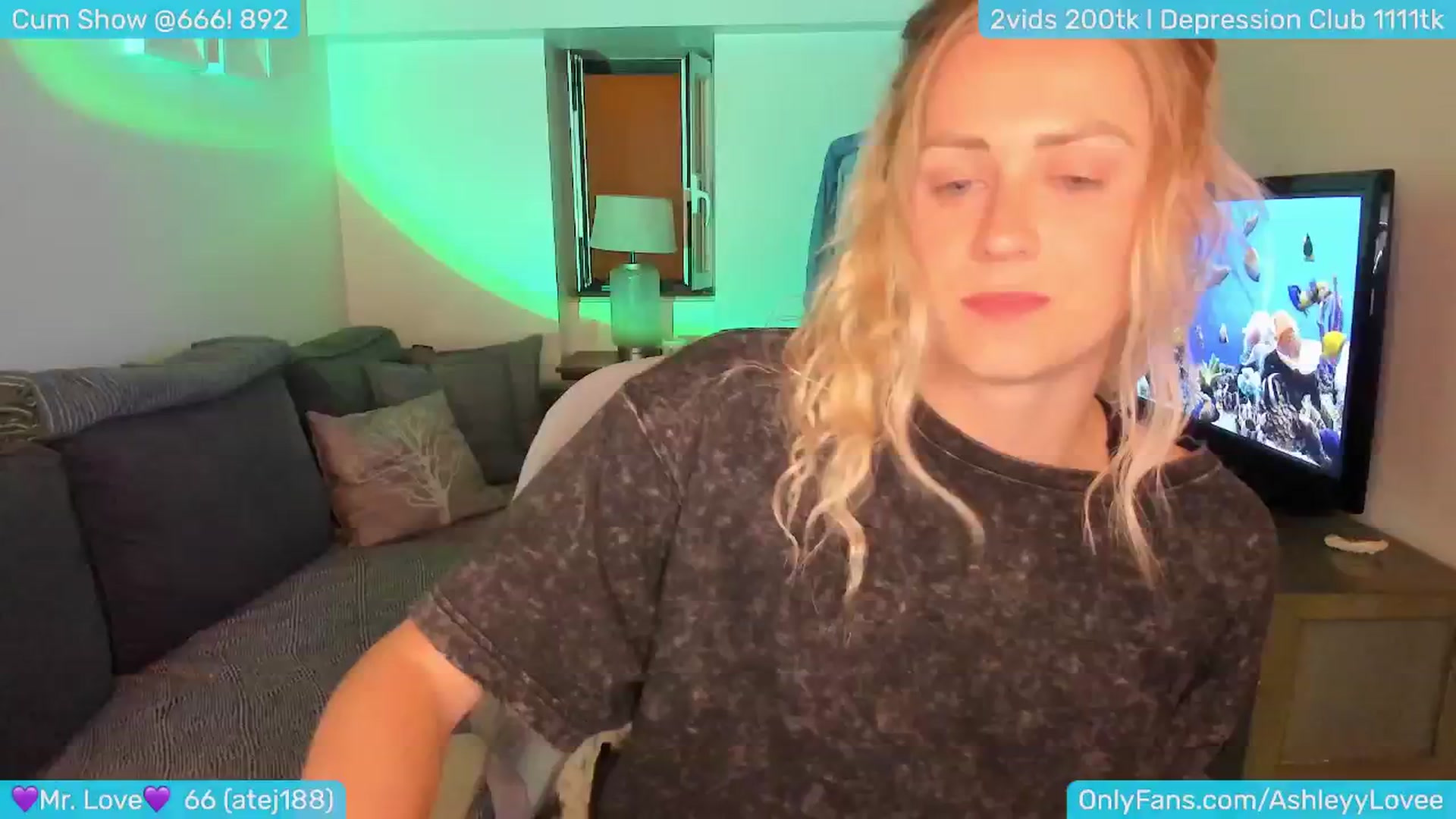 Gallery image thumbnail from AshleyLove's myfreecams stream on, 07/19/2024, 24:51 image 1 of 20