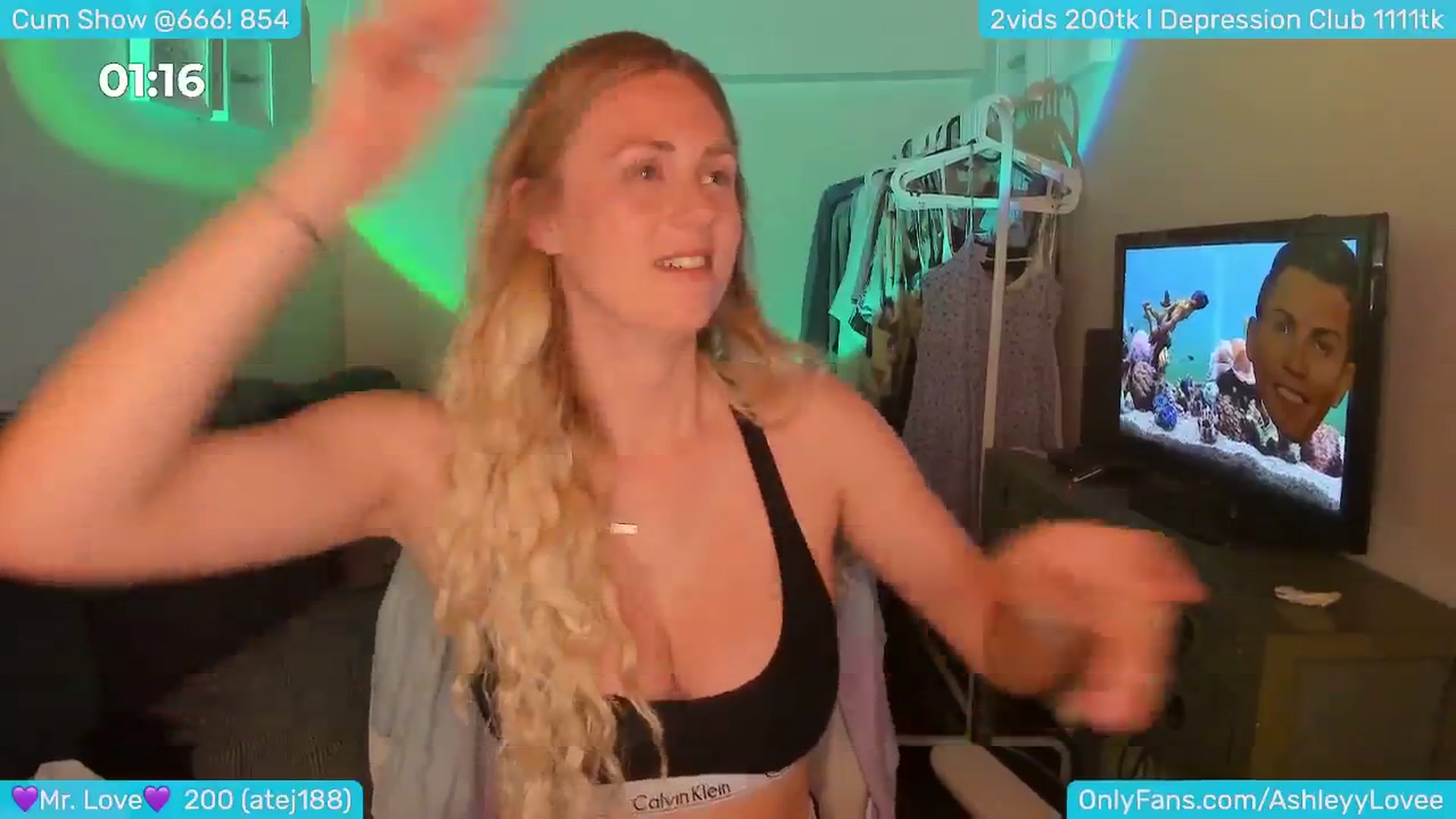 Gallery image thumbnail from AshleyLove's myfreecams stream on, 07/19/2024, 24:51 image 19 of 20