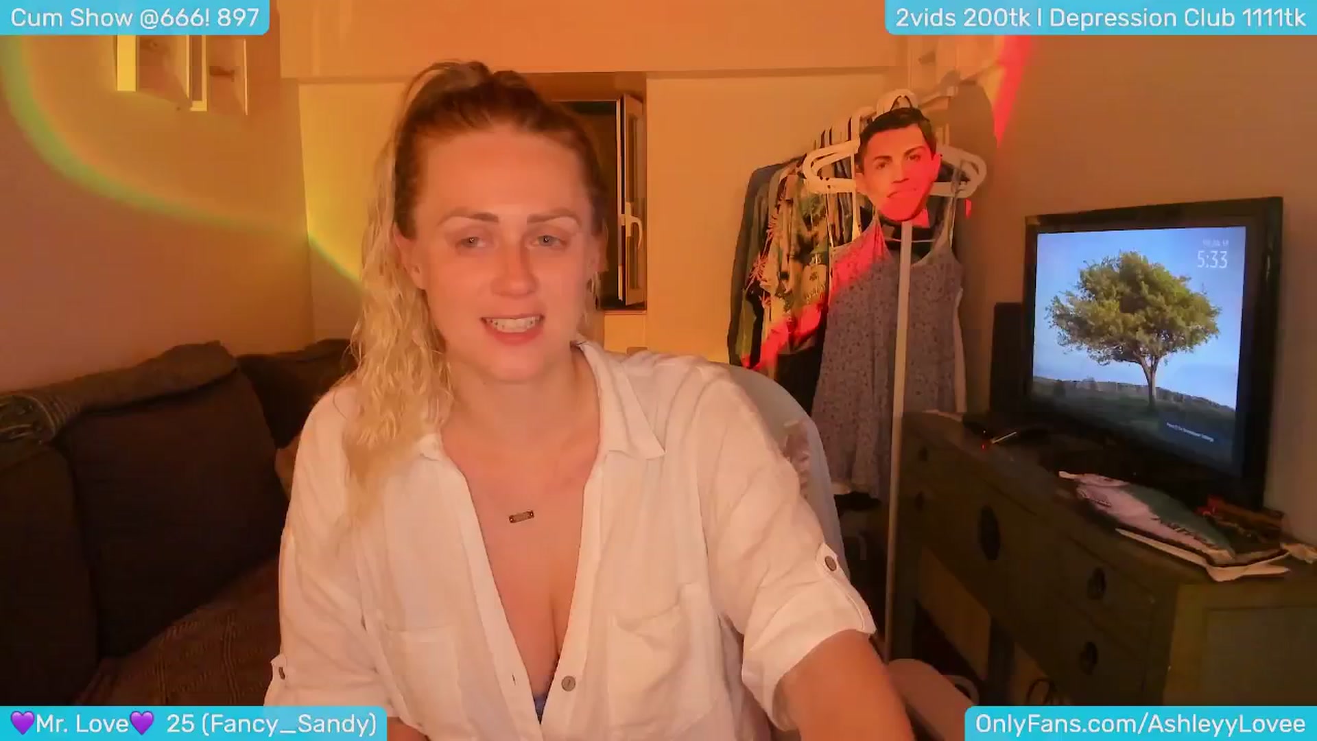 Gallery image thumbnail from AshleyLove's myfreecams stream on, 07/20/2024, 24:52 image 17 of 20