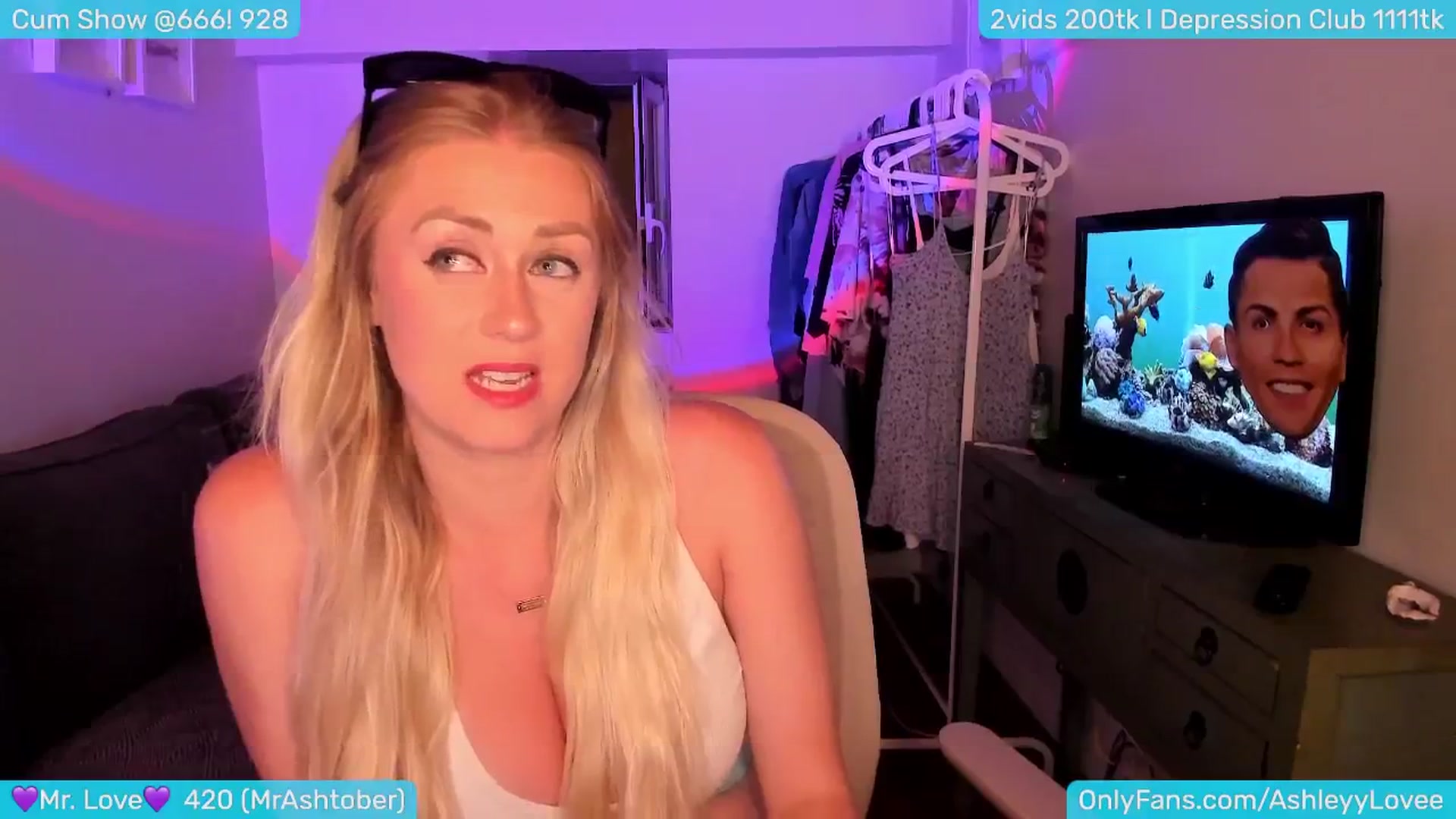 Gallery image thumbnail from AshleyLove's myfreecams stream on, 07/25/2024, 22:50 image 12 of 20