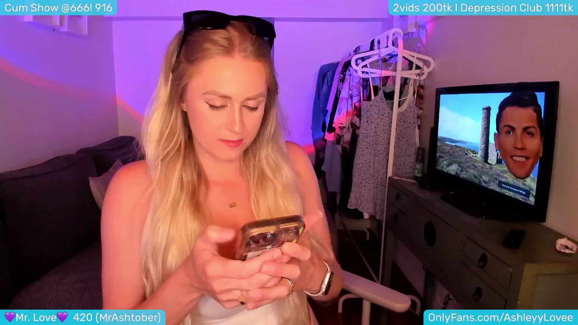 Gallery image thumbnail from AshleyLove's myfreecams stream on, 07/25/2024, 22:50 image 18 of 20