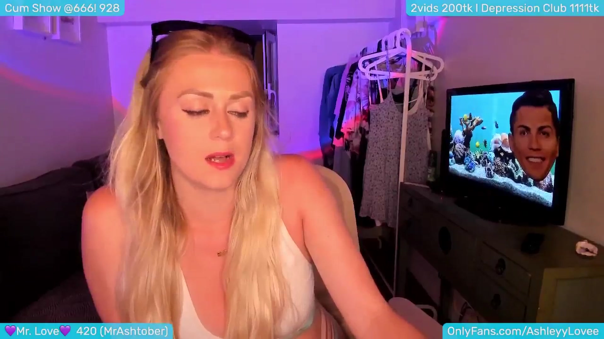 Gallery image thumbnail from AshleyLove's myfreecams stream on, 07/25/2024, 22:50 image 13 of 20