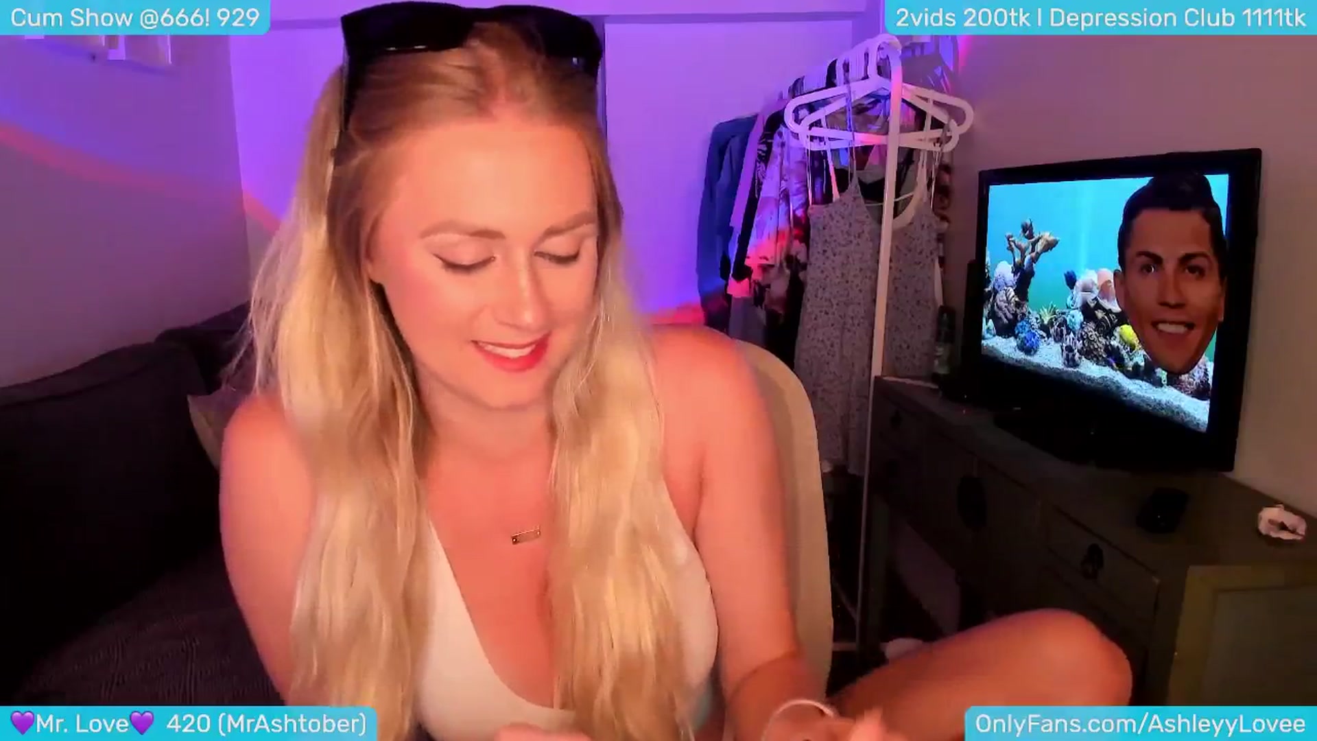 Gallery image thumbnail from AshleyLove's myfreecams stream on, 07/25/2024, 22:50 image 3 of 20