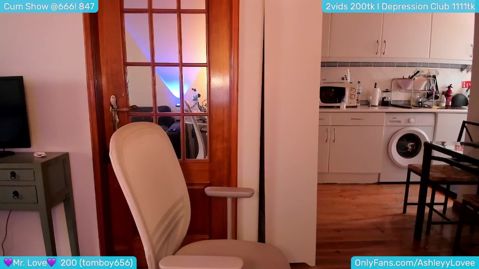 Gallery image thumbnail from AshleyLove's myfreecams stream on, 07/26/2024, 13:08 image 18 of 20