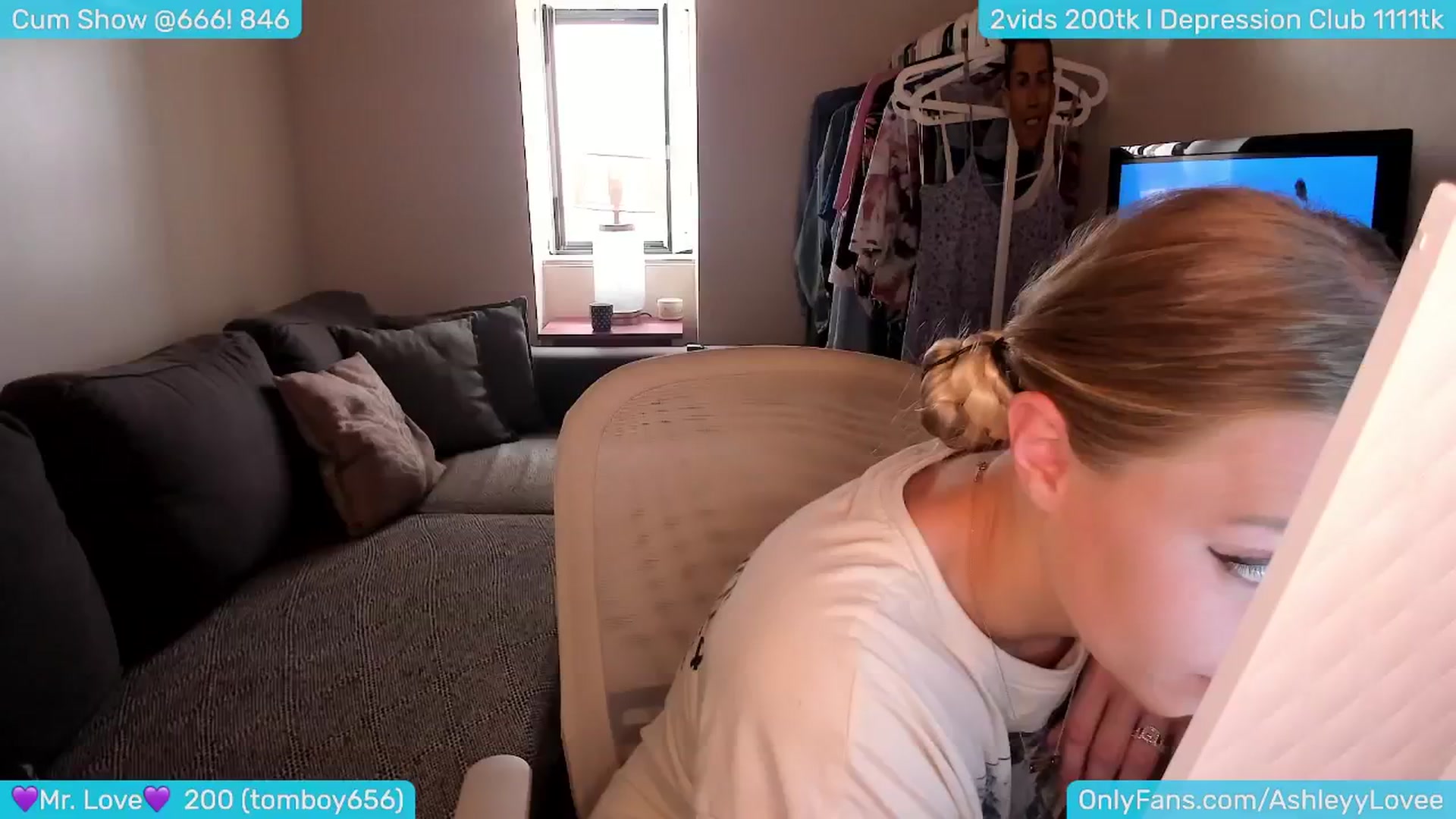 Gallery image thumbnail from AshleyLove's myfreecams stream on, 07/26/2024, 14:40 image 14 of 20