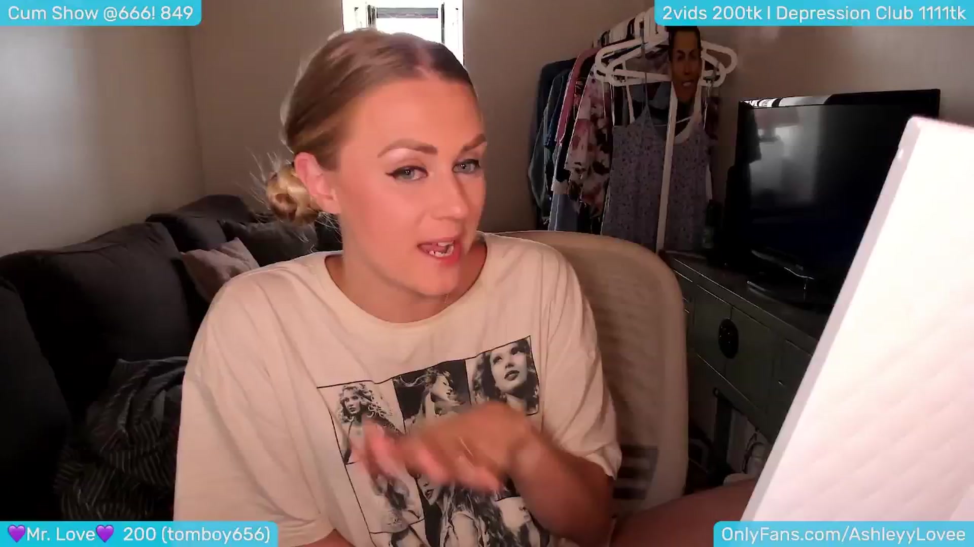 Gallery image thumbnail from AshleyLove's myfreecams stream on, 07/26/2024, 16:49 image 2 of 20