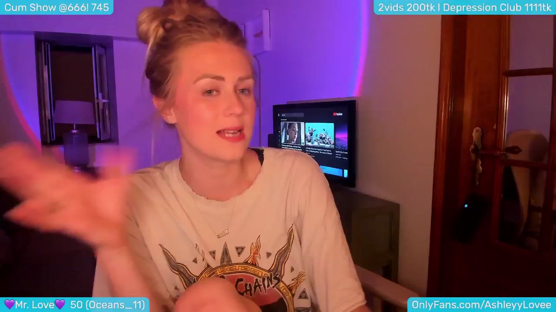 Gallery image thumbnail from AshleyLove's myfreecams stream on, 07/28/2024, 23:34 image 1 of 20