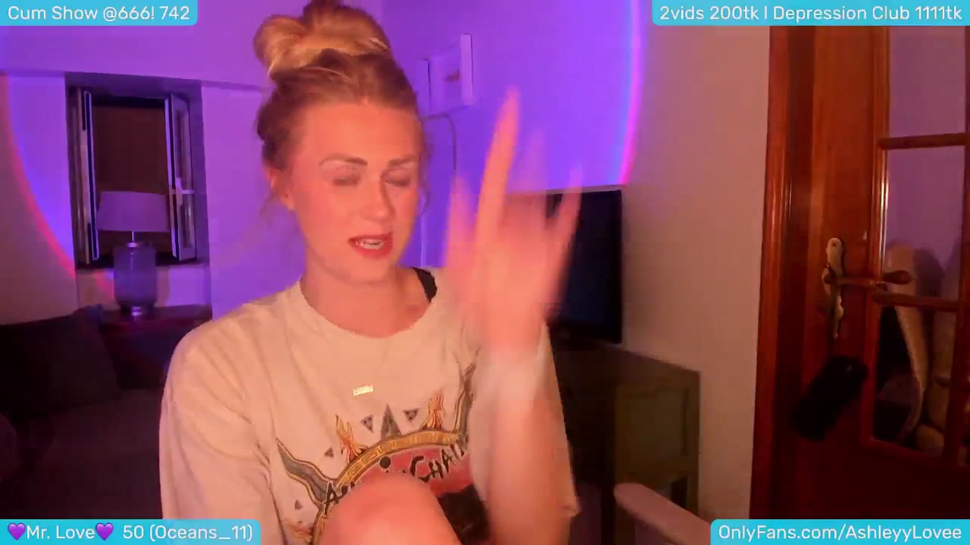 Gallery image thumbnail from AshleyLove's myfreecams stream on, 07/28/2024, 23:34 image 12 of 20