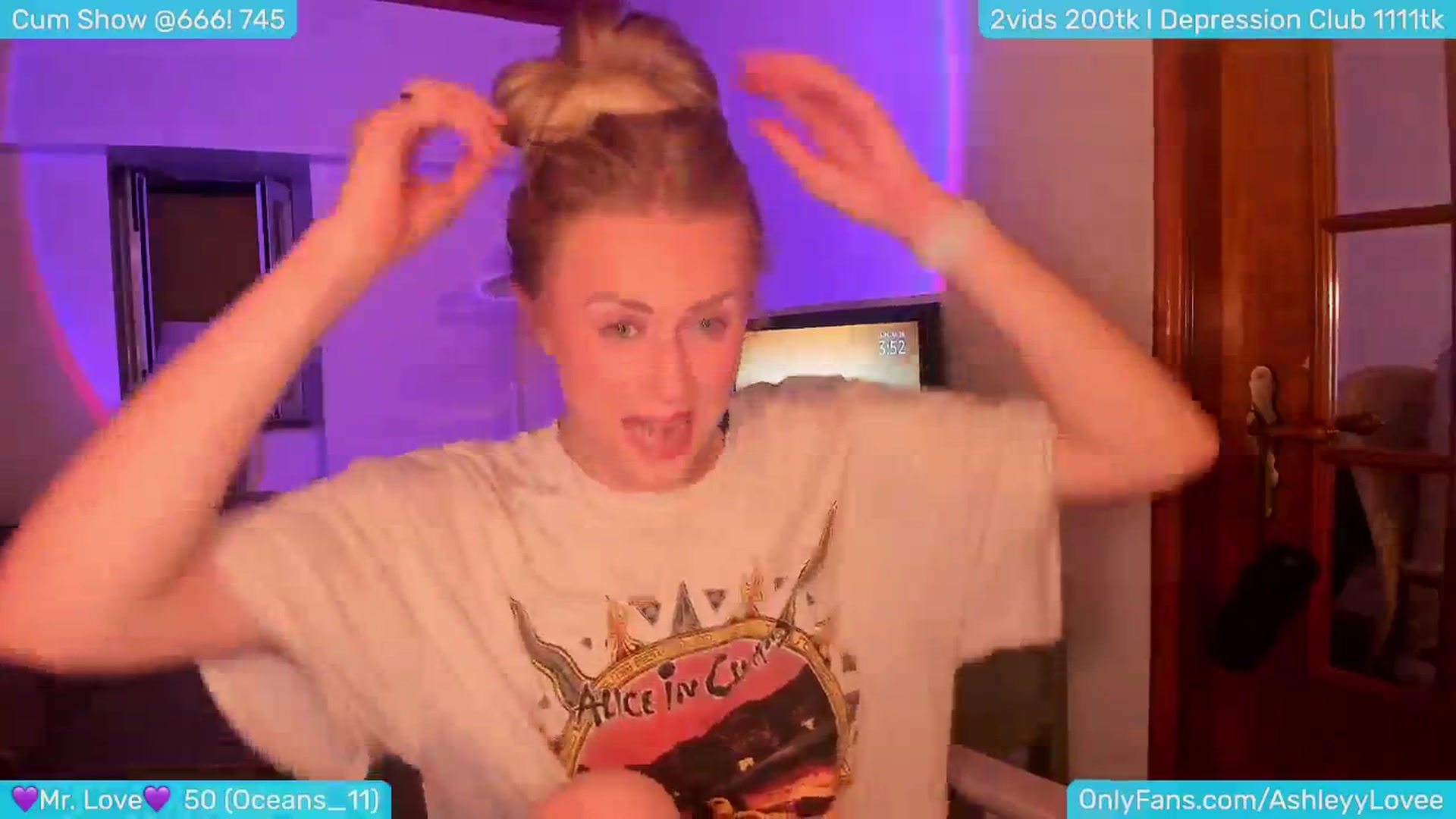 Gallery image thumbnail from AshleyLove's myfreecams stream on, 07/28/2024, 23:34 image 4 of 20