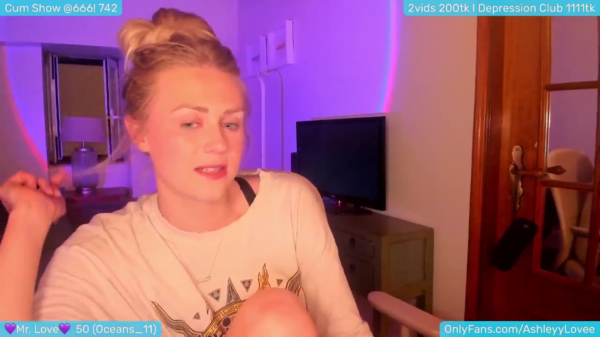 Gallery image thumbnail from AshleyLove's myfreecams stream on, 07/28/2024, 23:34 image 16 of 20