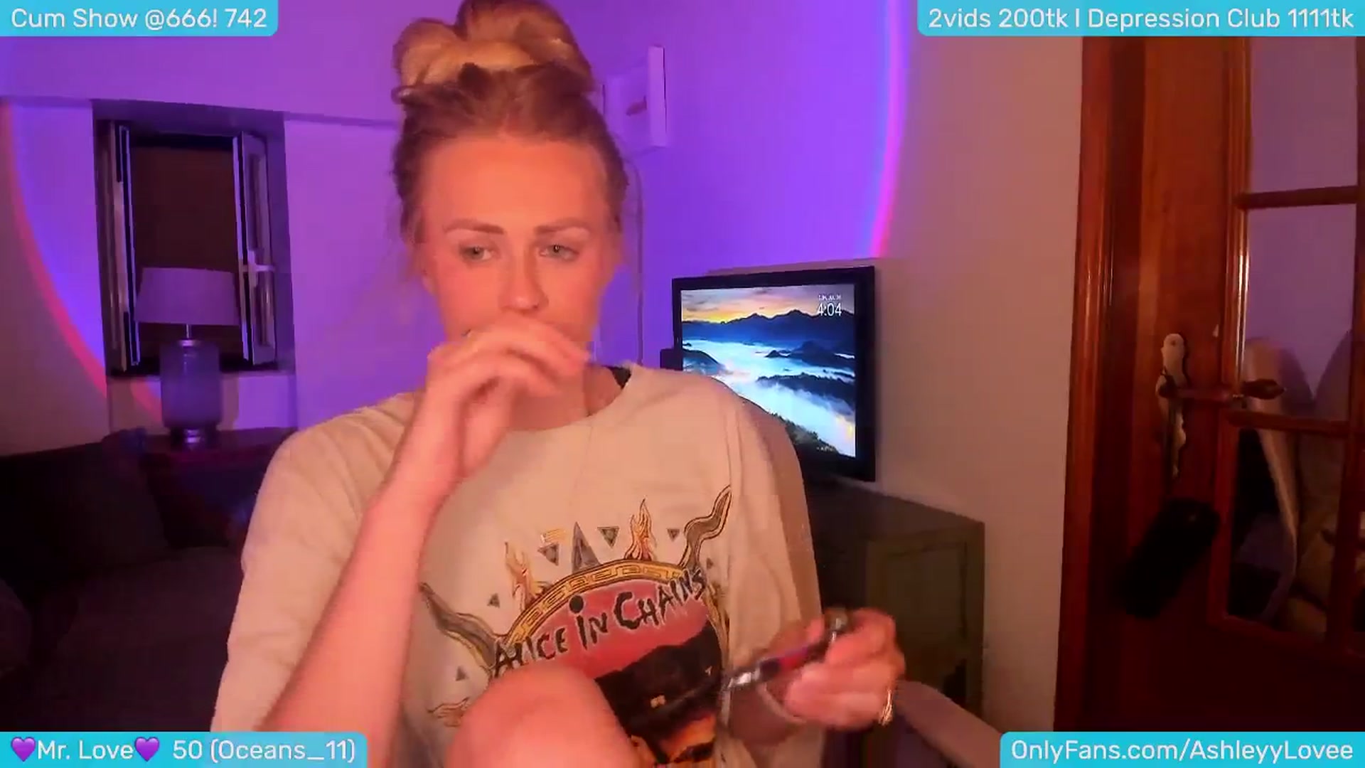 Gallery image thumbnail from AshleyLove's myfreecams stream on, 07/28/2024, 23:34 image 9 of 20