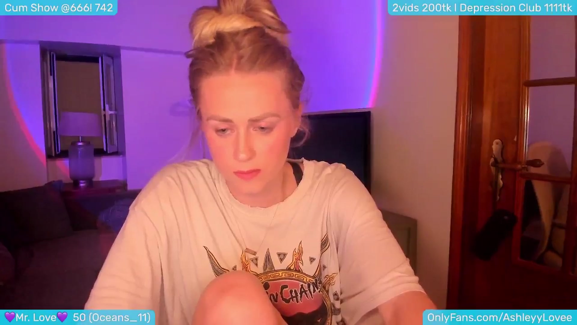 Gallery image thumbnail from AshleyLove's myfreecams stream on, 07/28/2024, 23:34 image 18 of 20