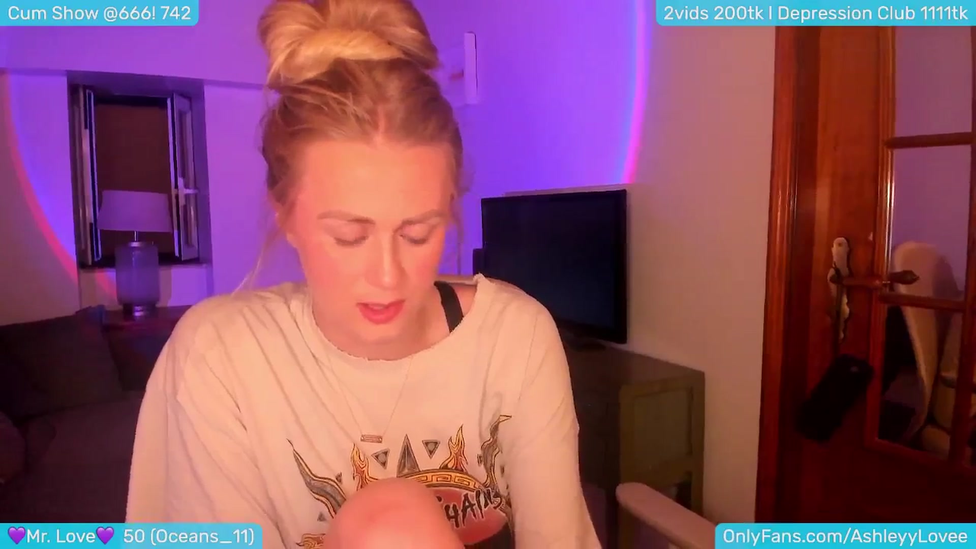 Gallery image thumbnail from AshleyLove's myfreecams stream on, 07/28/2024, 23:34 image 11 of 20