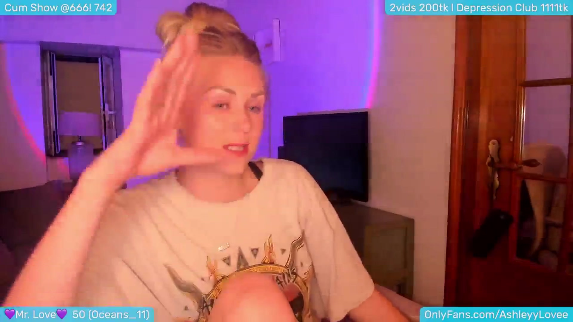 Gallery image thumbnail from AshleyLove's myfreecams stream on, 07/28/2024, 23:34 image 19 of 20