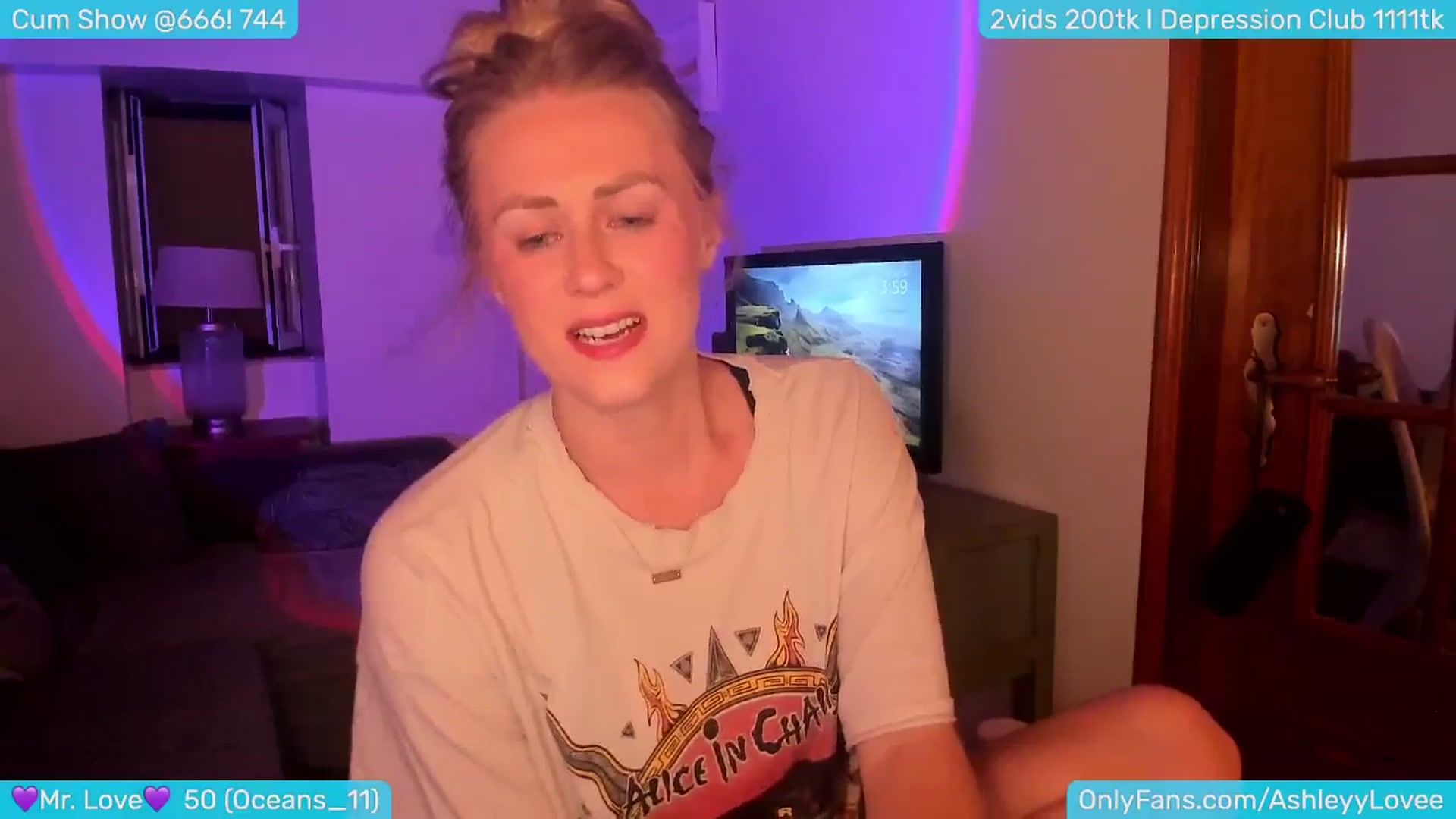 Gallery image thumbnail from AshleyLove's myfreecams stream on, 07/28/2024, 23:34 image 7 of 20