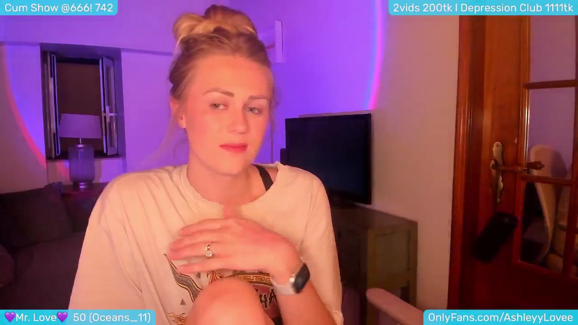 Gallery image thumbnail from AshleyLove's myfreecams stream on, 07/28/2024, 23:34 image 15 of 20