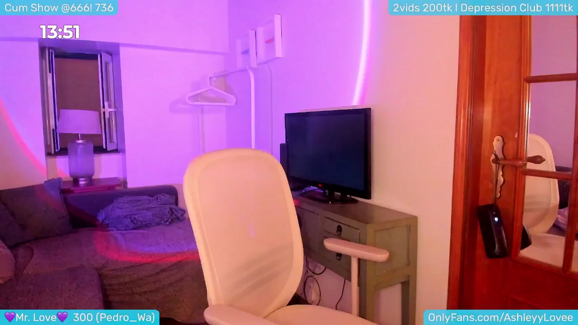 Gallery image thumbnail from AshleyLove's myfreecams stream on, 07/29/2024, 01:22 image 17 of 20