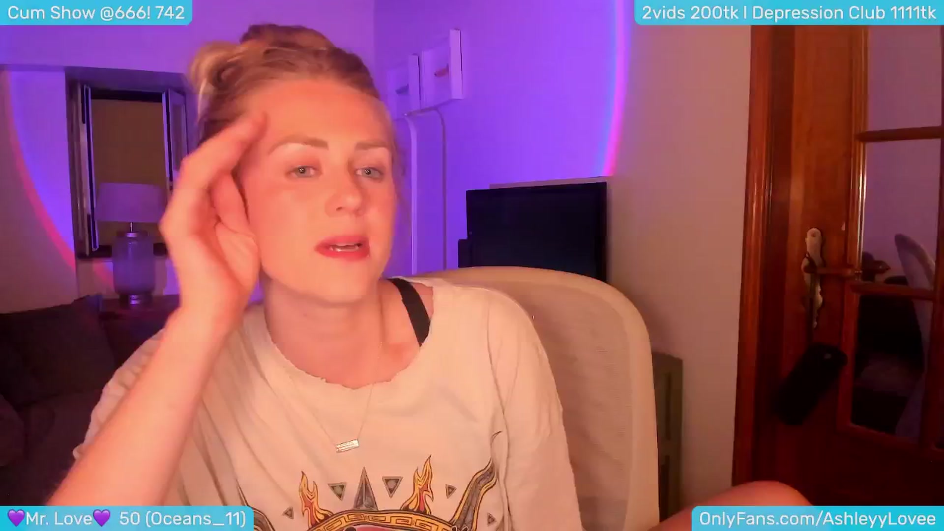Gallery image thumbnail from AshleyLove's myfreecams stream on, 07/29/2024, 01:22 image 1 of 20