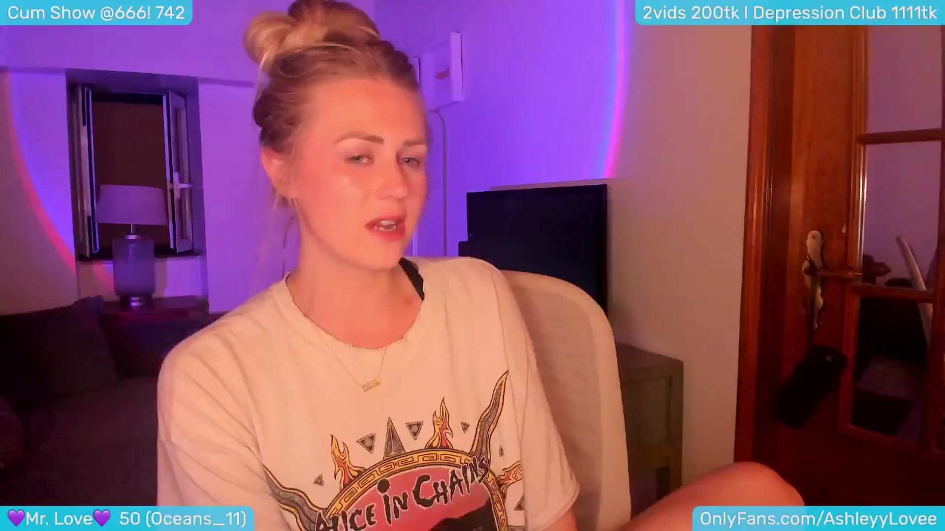 Gallery image thumbnail from AshleyLove's myfreecams stream on, 07/29/2024, 01:22 image 3 of 20