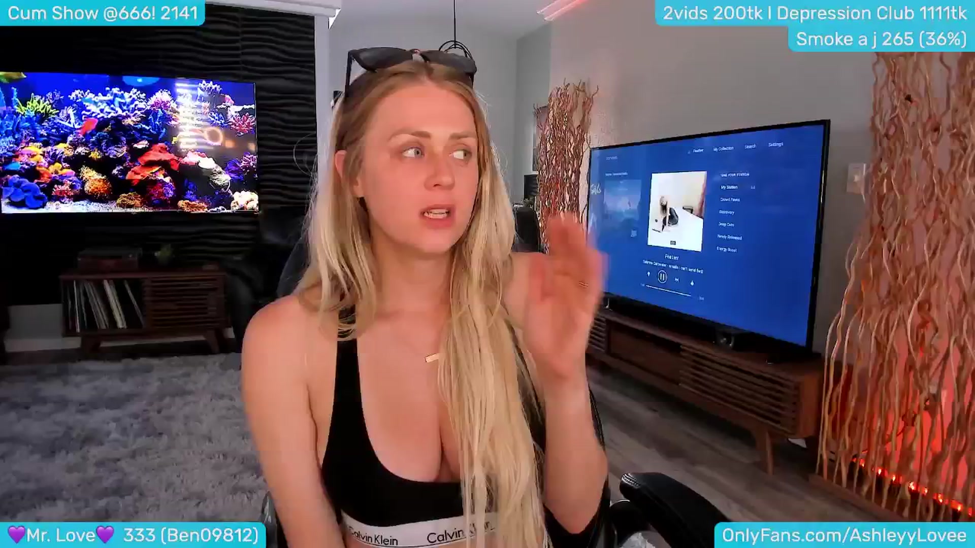 Gallery image thumbnail from AshleyLove's myfreecams stream on, 08/13/2024, 24:02 image 6 of 20