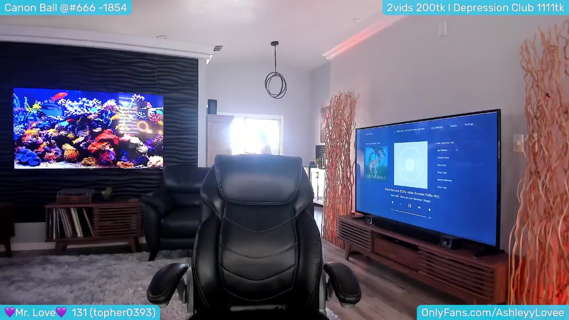 Gallery image thumbnail from AshleyLove's myfreecams stream on, 08/14/2024, 02:53 image 5 of 20
