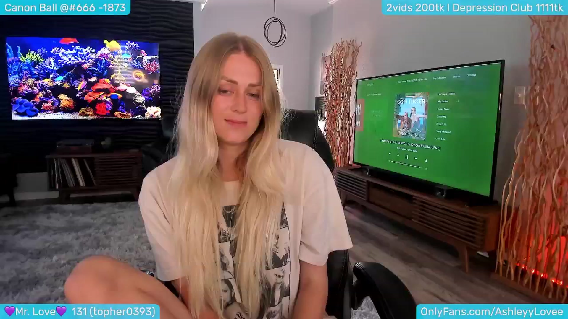 Gallery image thumbnail from AshleyLove's myfreecams stream on, 08/14/2024, 02:53 image 3 of 20