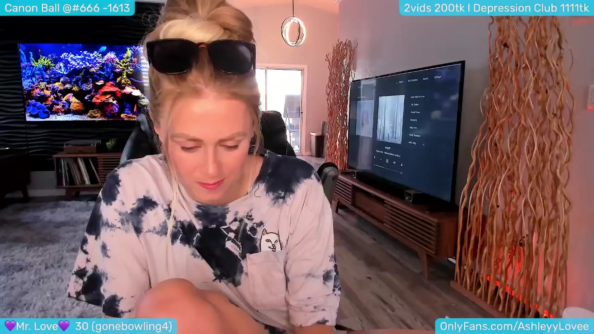 Gallery image thumbnail from AshleyLove's myfreecams stream on, 08/16/2024, 04:10 image 3 of 20