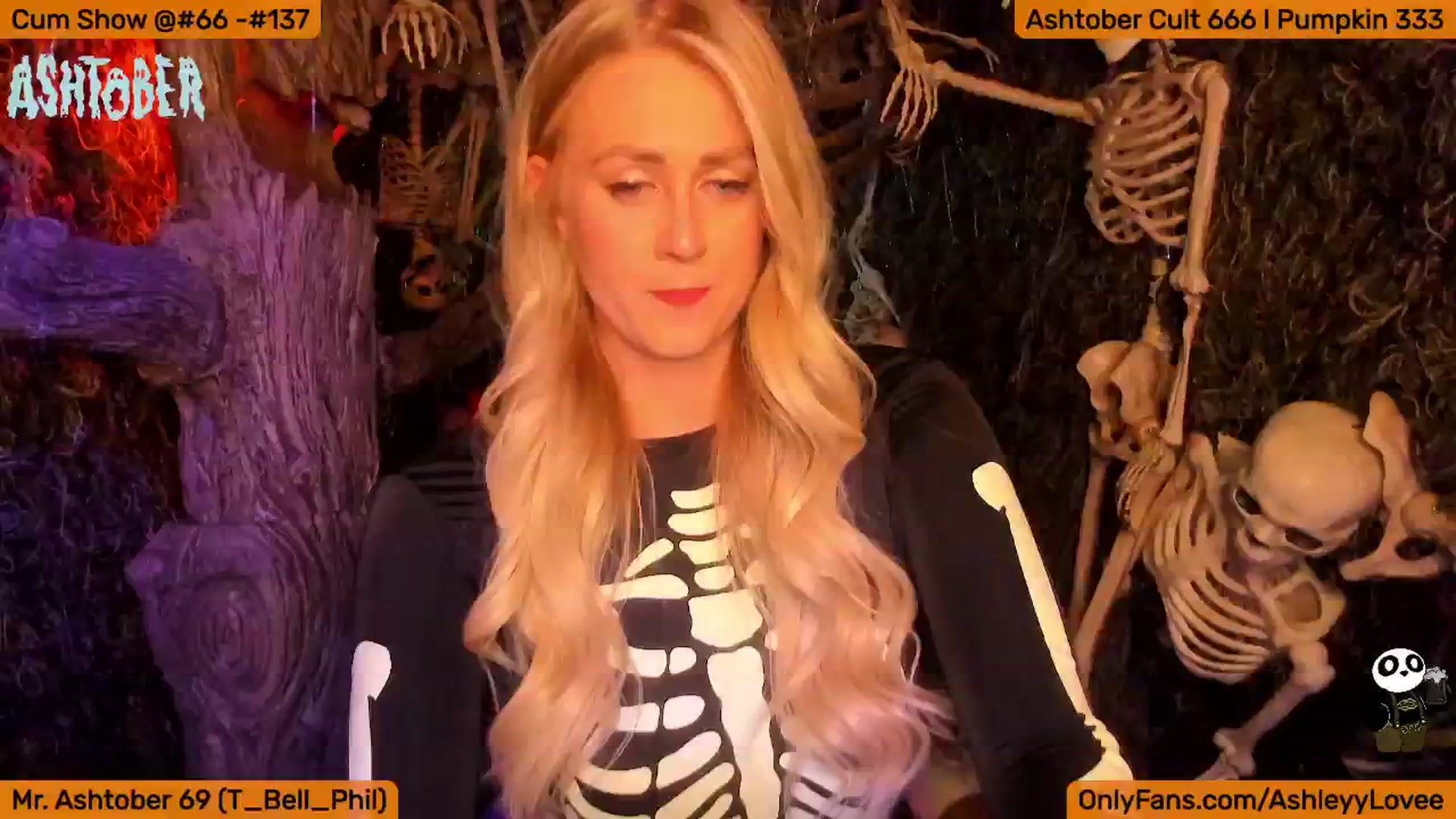 Gallery image thumbnail from AshleyLove's myfreecams stream on, 10/03/2024, 02:12 image 8 of 20