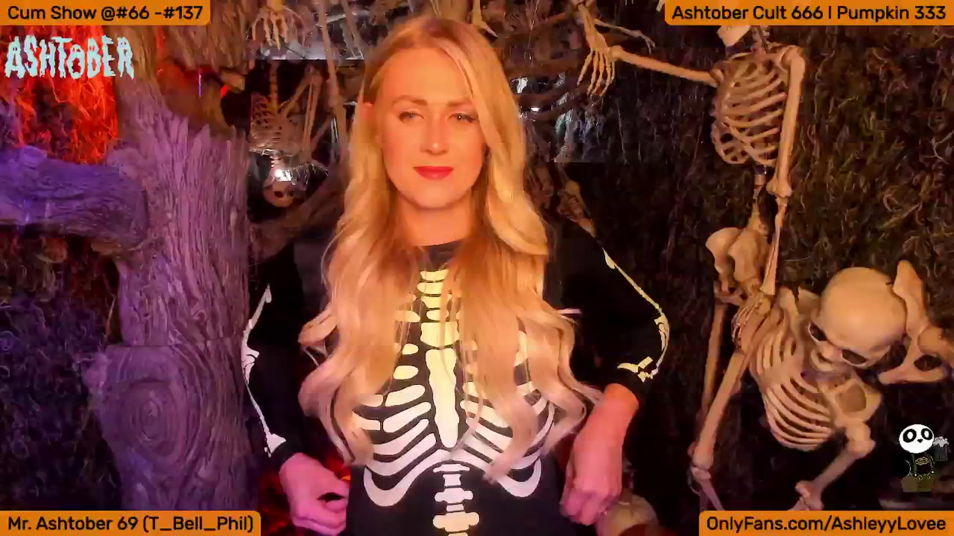 Gallery image thumbnail from AshleyLove's myfreecams stream on, 10/03/2024, 02:12 image 10 of 20