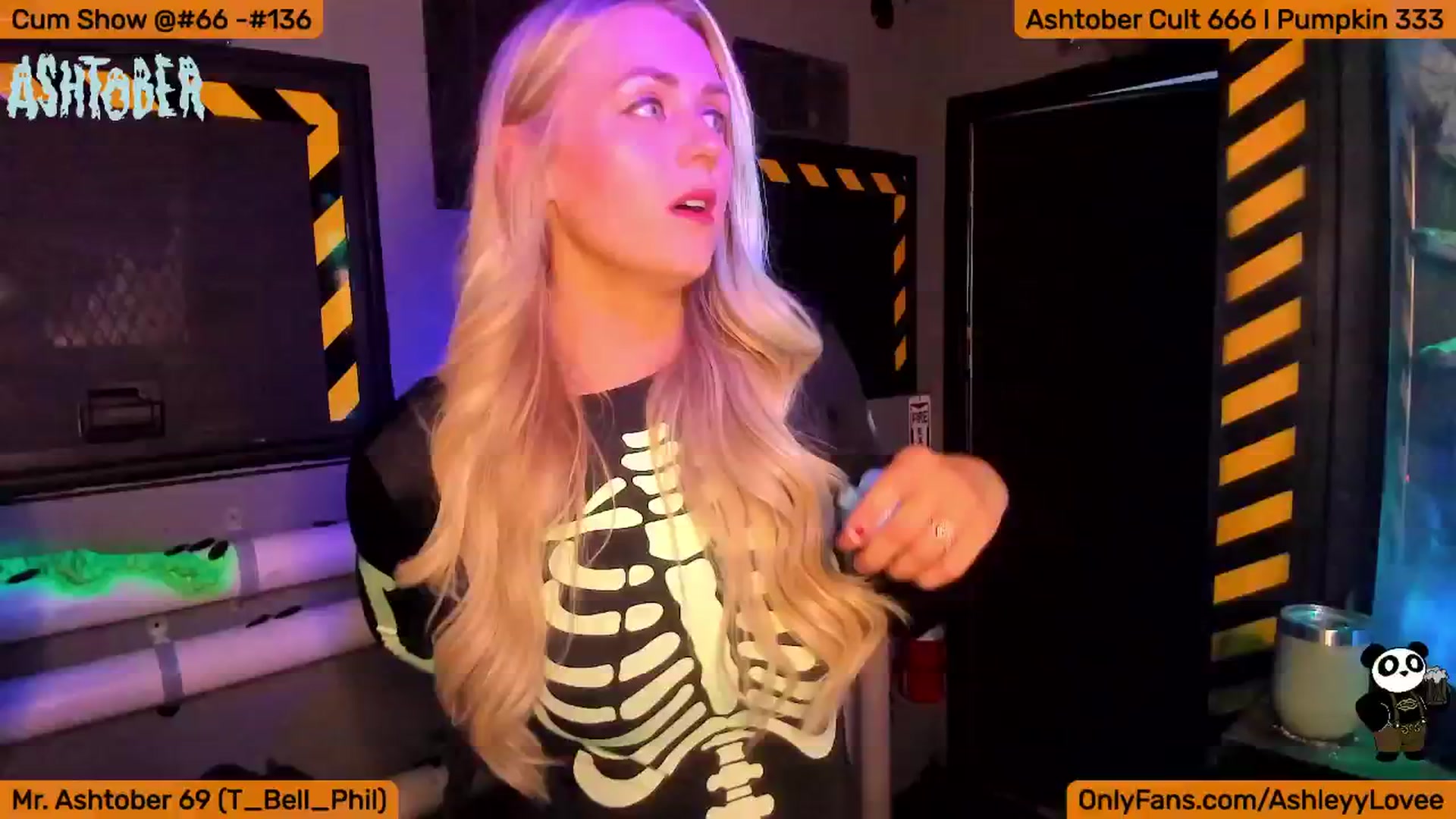 Gallery image thumbnail from AshleyLove's myfreecams stream on, 10/03/2024, 02:12 image 3 of 20