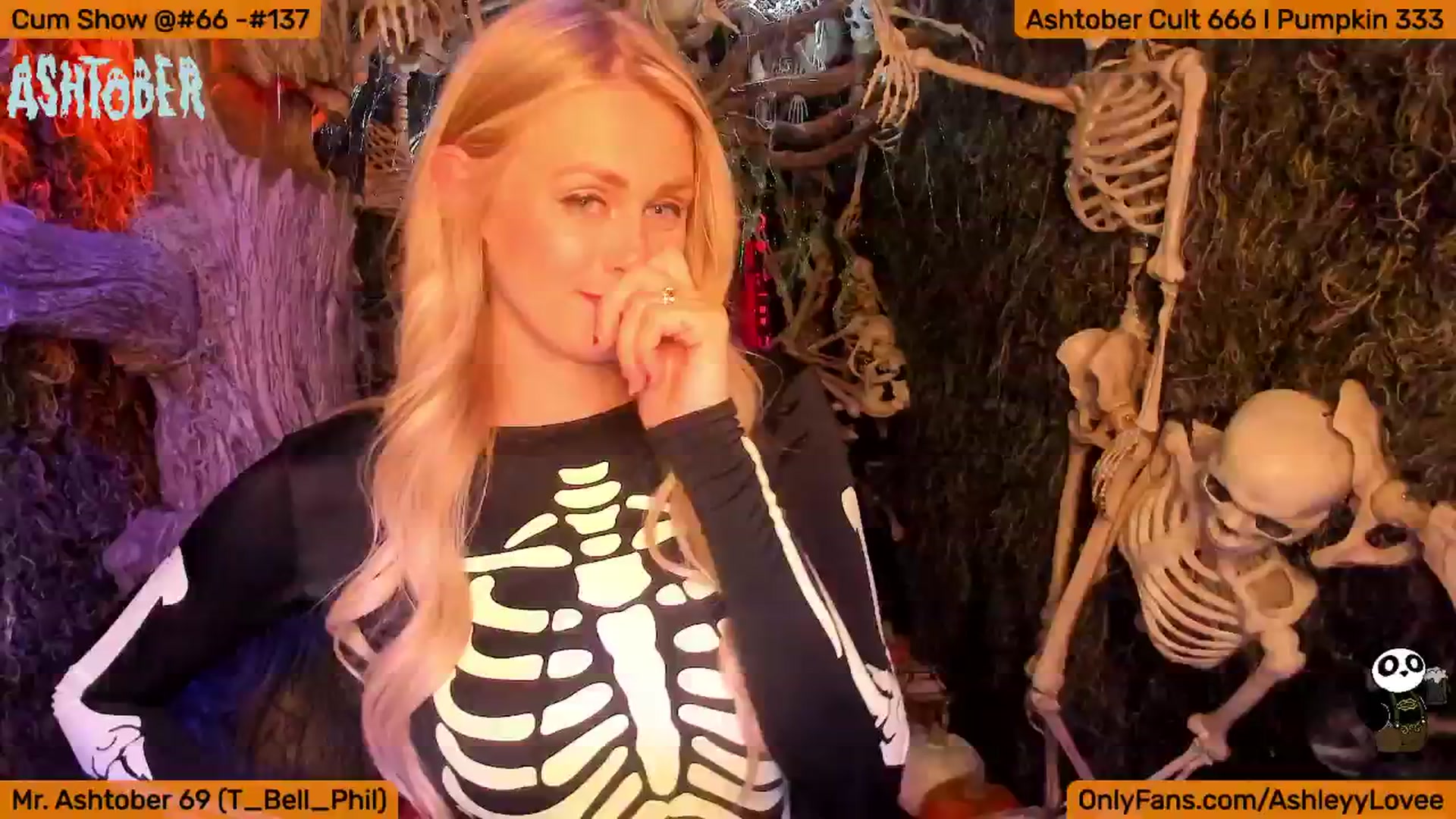 Gallery image thumbnail from AshleyLove's myfreecams stream on, 10/03/2024, 02:12 image 14 of 20