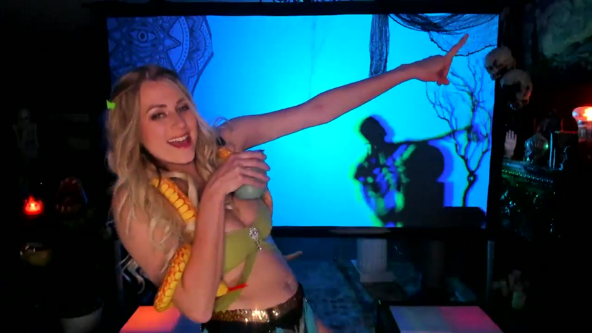 Gallery image thumbnail from AshleyLove's myfreecams stream on, 10/30/2024, 01:44 image 13 of 20