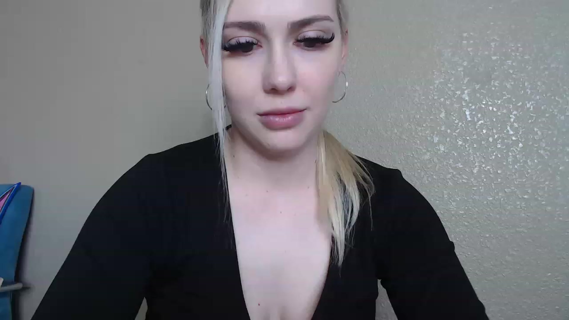 Gallery image thumbnail from AshleyMarina's myfreecams stream on, 03/27/2023, 20:47 image 19 of 20