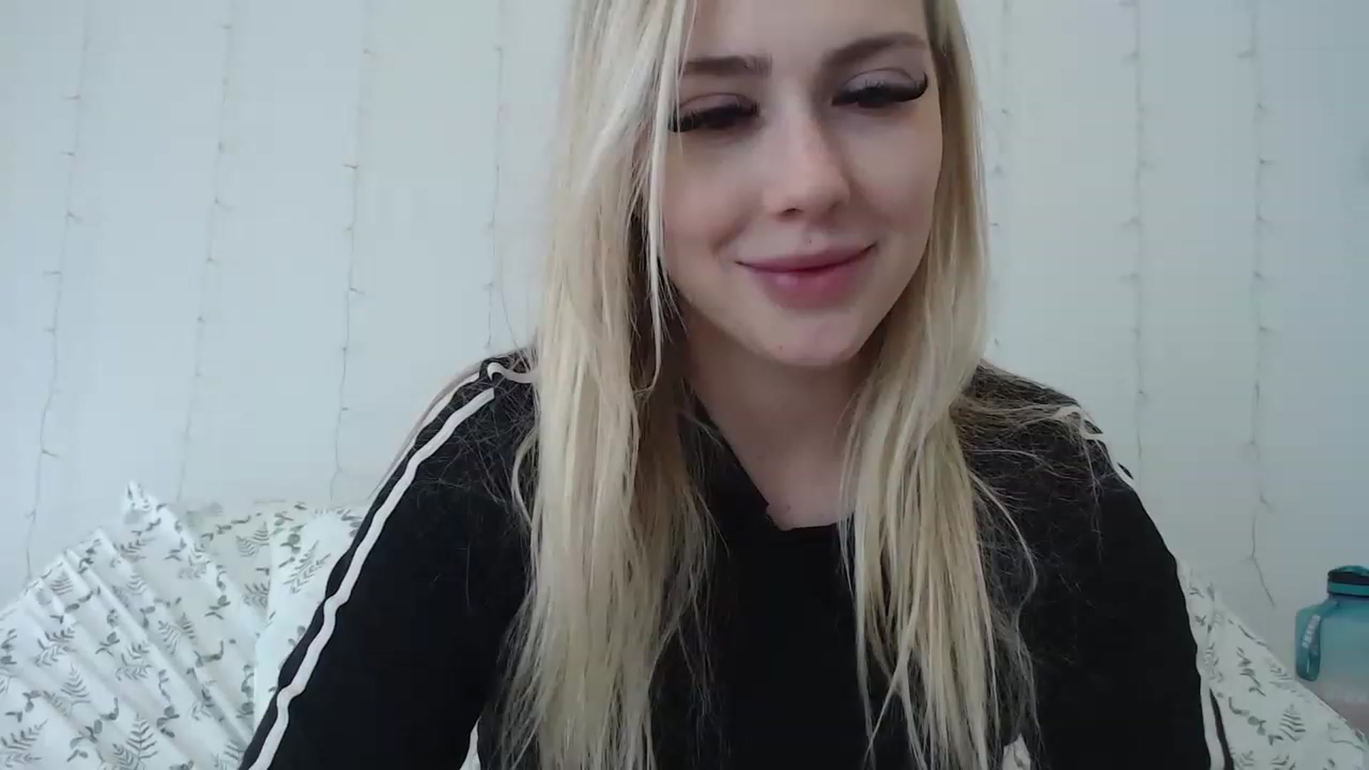 Gallery image thumbnail from AshleyMarina's myfreecams stream on, 05/09/2023, 16:55 image 16 of 20