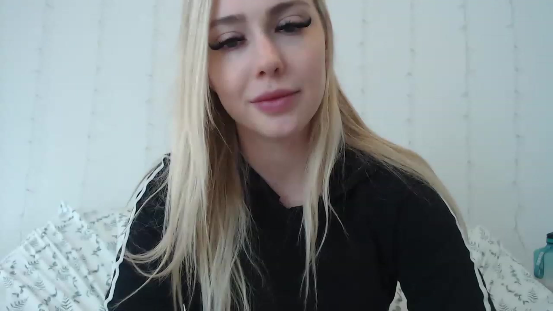 Gallery image thumbnail from AshleyMarina's myfreecams stream on, 05/09/2023, 16:55 image 14 of 20