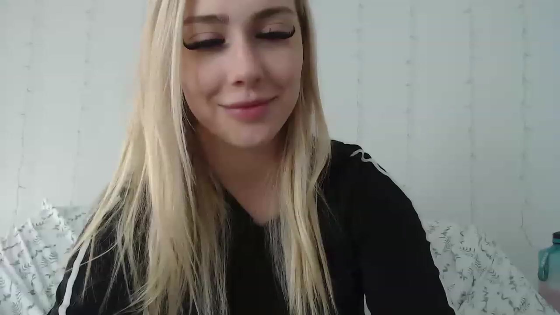 Gallery image thumbnail from AshleyMarina's myfreecams stream on, 05/09/2023, 16:55 image 7 of 20