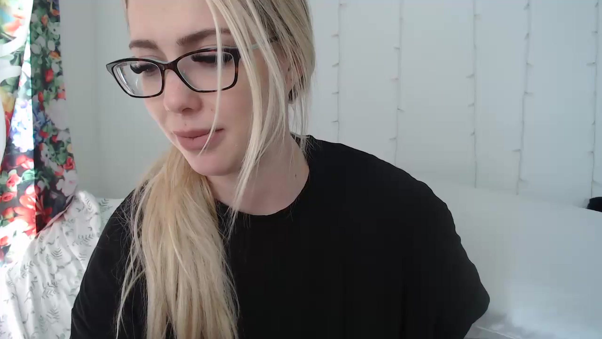Gallery image thumbnail from AshleyMarina's myfreecams stream on, 03/11/2024, 18:24 image 7 of 20