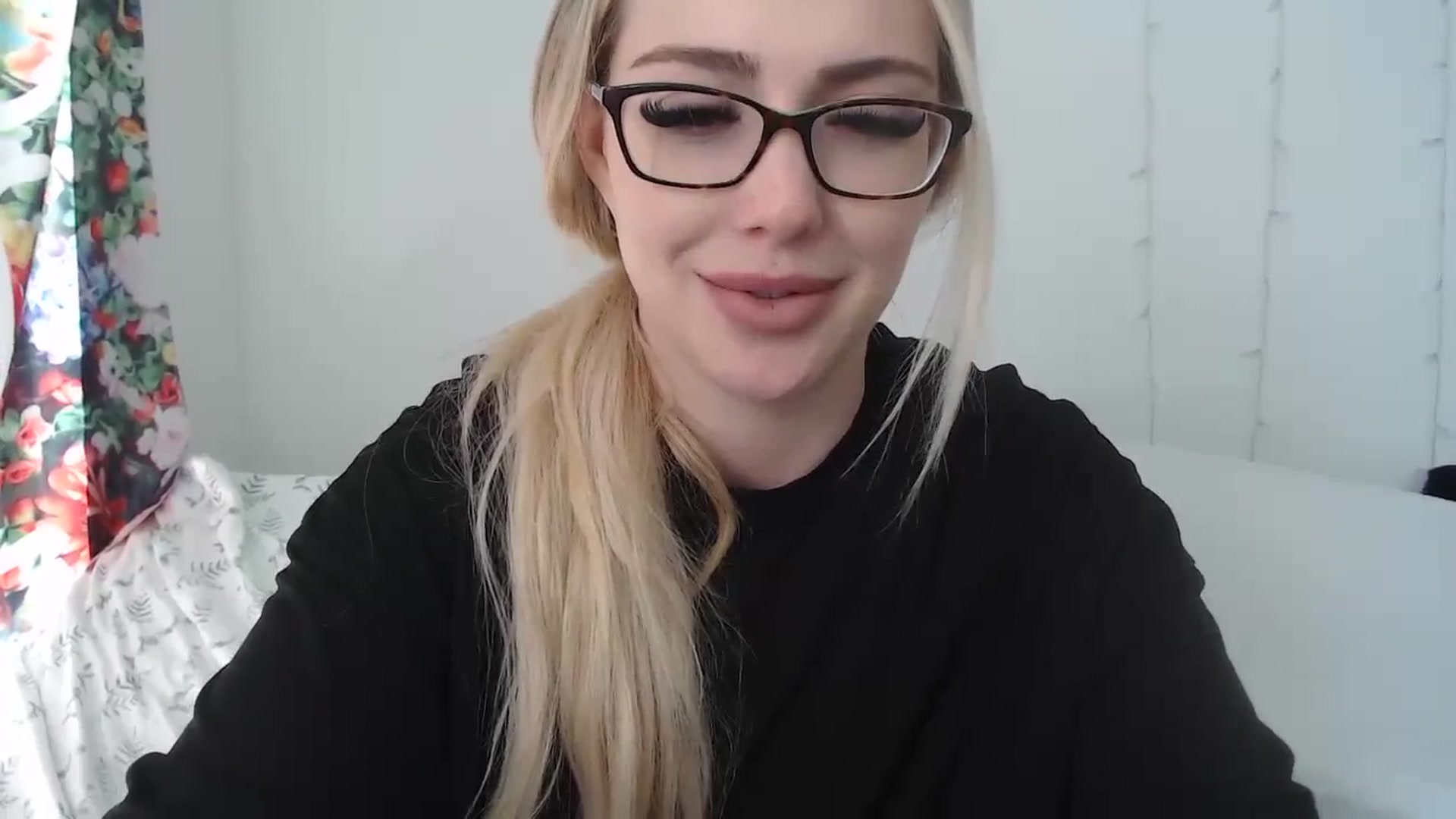 Gallery image thumbnail from AshleyMarina's myfreecams stream on, 03/11/2024, 18:24 image 9 of 20